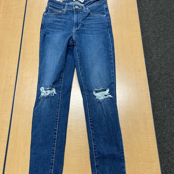 Womens Levis - Picture 1 of 2